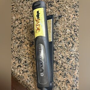 WIGO Jade 1.5”  FLAT IRON STRAIGHTENER HAIR STYLE TOOL Low heat - extra hot